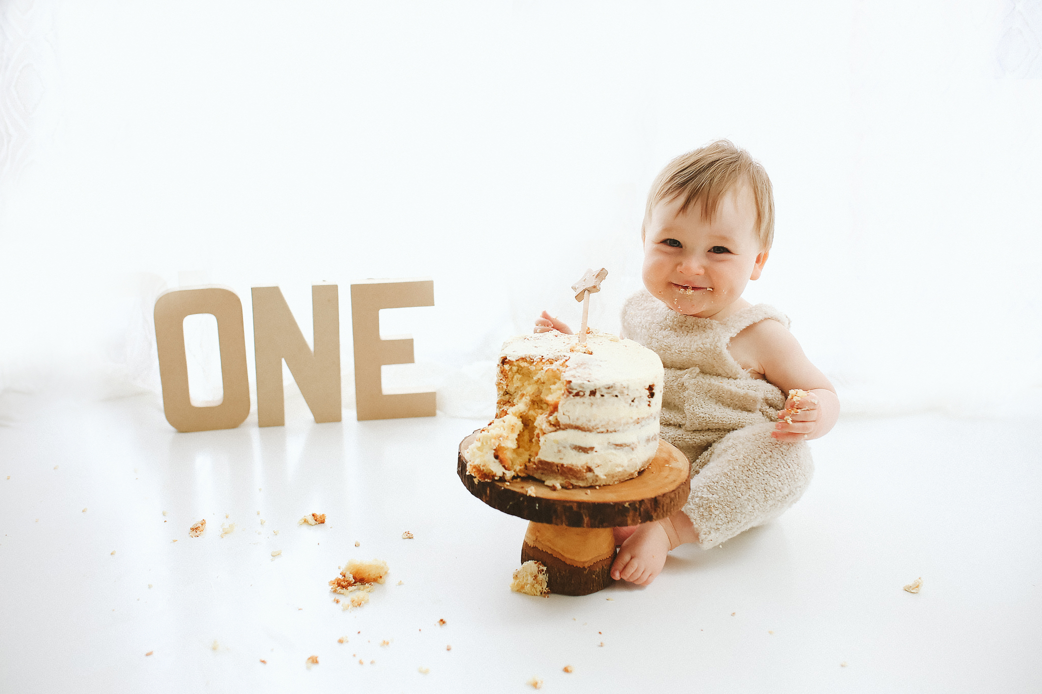 cake smash photographer Cheshire