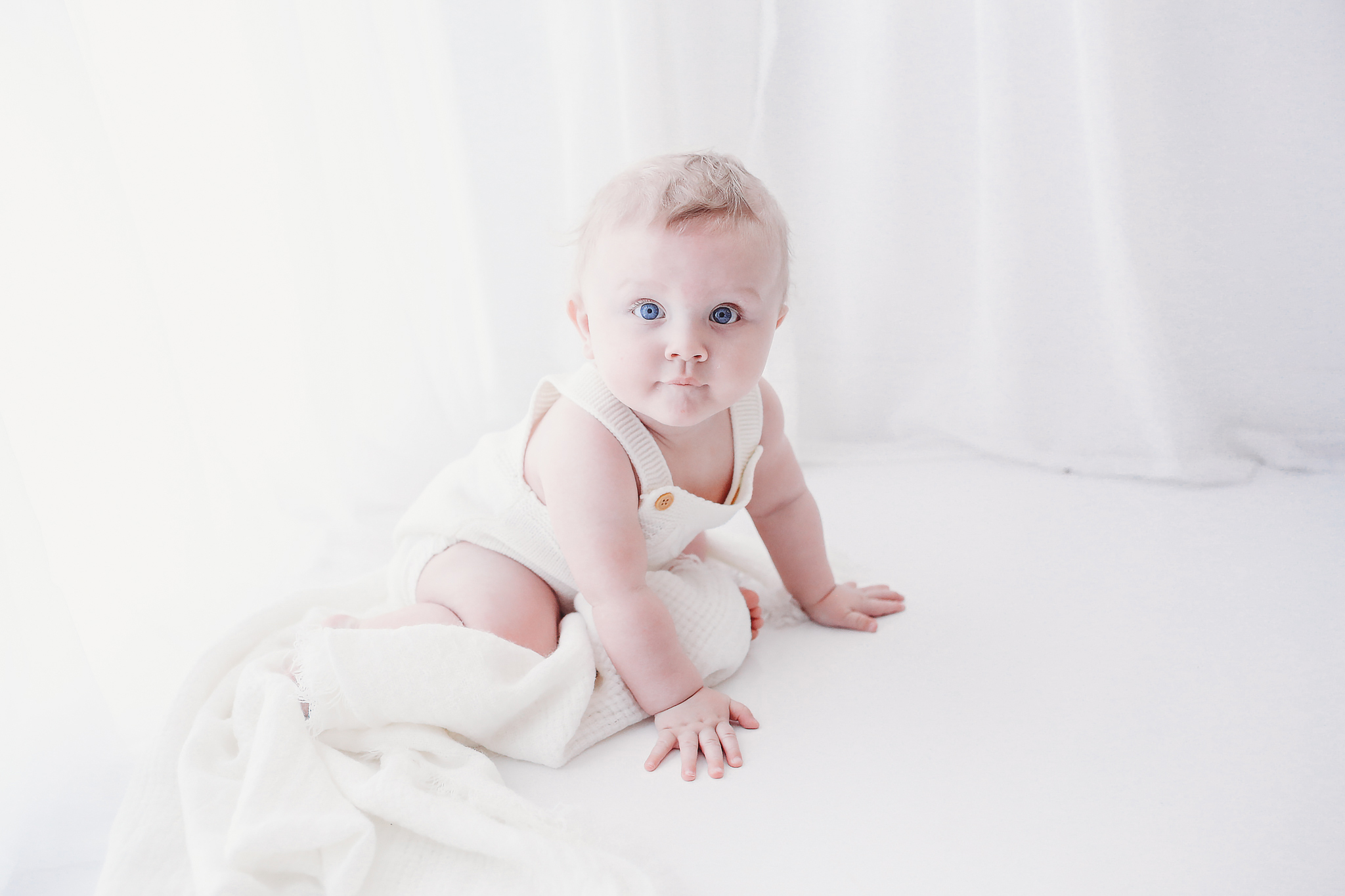 Baby sitter session photographer Cheshire — 4 to 11 months studio
